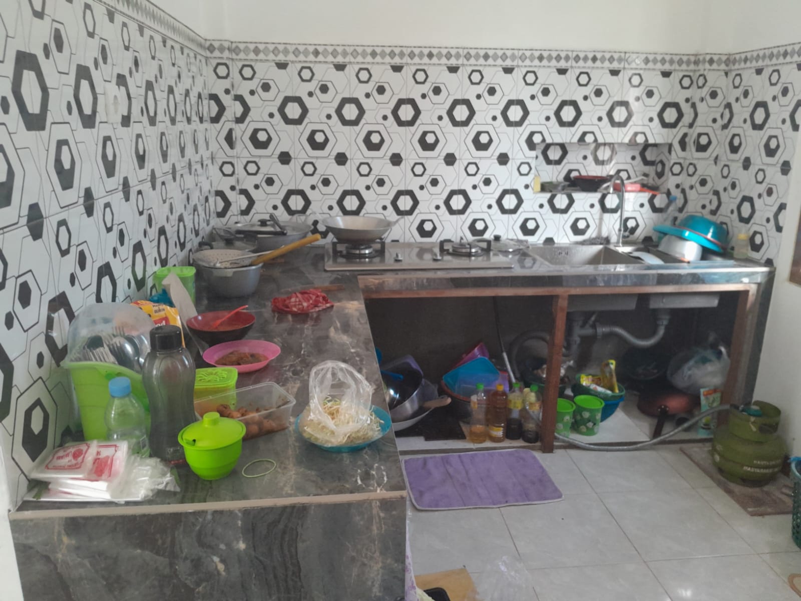 Kisah Sukses Warung Mbak Ema : Ayam Goreng Dan Soto Lamongan Di Perumahan Cahaya Caruban
